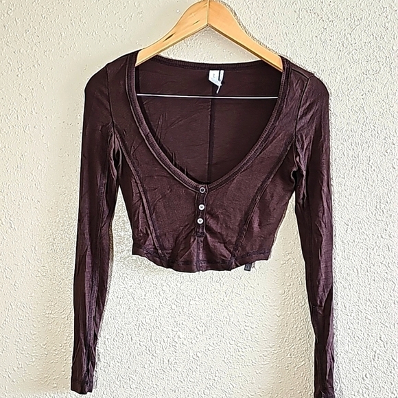 Urban Outfitters Crop top - Picture 1 of 6